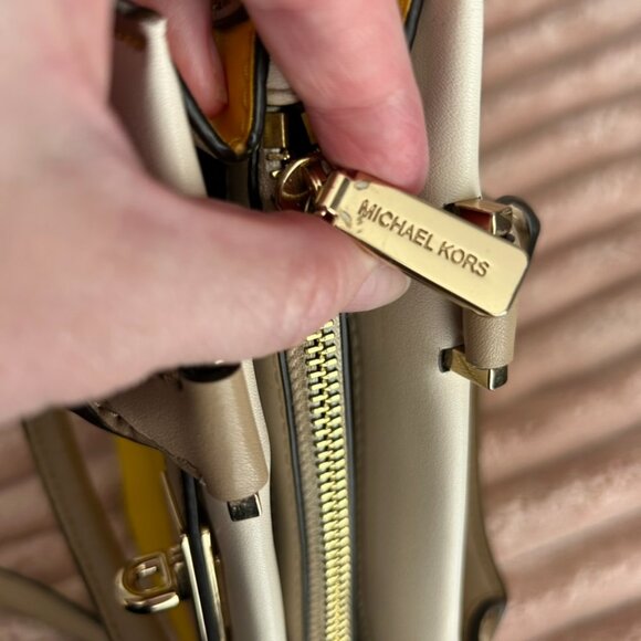 Michael Kors Tatiana Citrus Yellow Crossbody Messenger Hand Bag Satchel Vegan - Picture 8 of 15